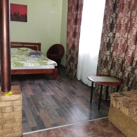 Студия На Черeмушках Apartment Odessa Exterior photo